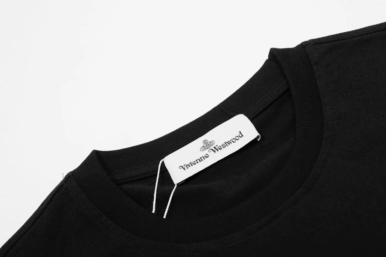 vivienne west wood The Queen Mother of the West Vivienne Saturn Embroidered Short Sleeve VIVI 157# "Exclusive Style" The new fabrics have been washed twice at high temperature + water. It is the only one in the entire network that achieves 0 shrinkage. The Solona thread is arranged. The threaded neckline does not deform. It is tight and dense. Welcome to compare. The entire series of correct accessories. Every detail is completely restored and can be stretched directly.